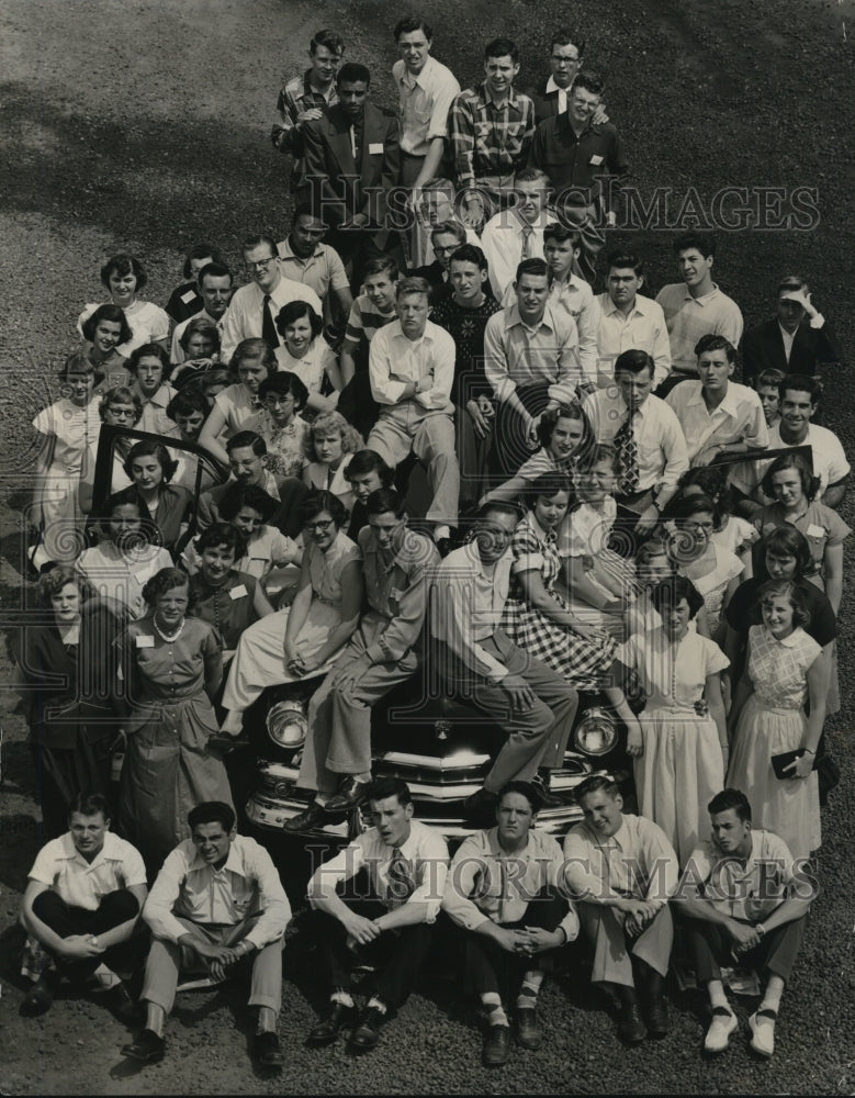 1951 Press Photo Class of 44 at Ford's Rouge plant in Dearborn Mich