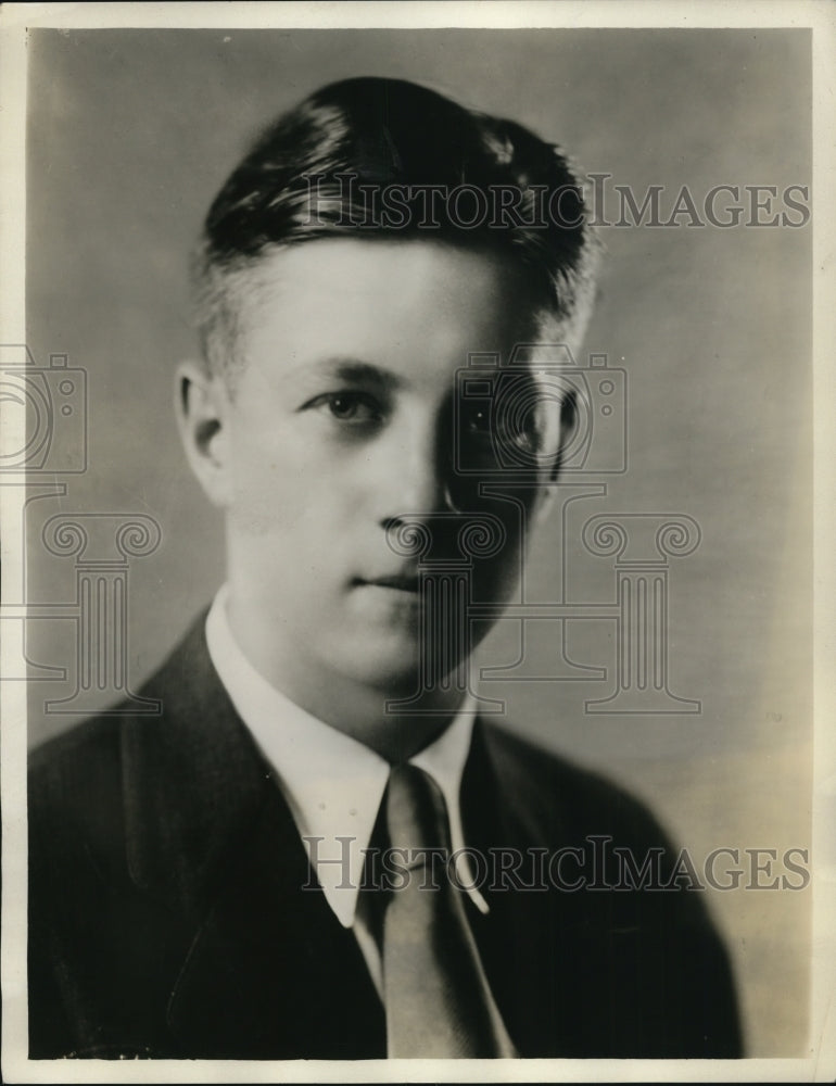 Load image into Gallery viewer, 1929 Press Photo Woody Elose announcing staff at KNOX
