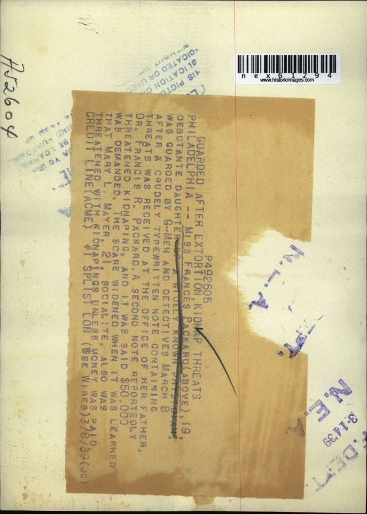 1939 Press Photo Philadelphia Pa Frances Packard & her dog after threat