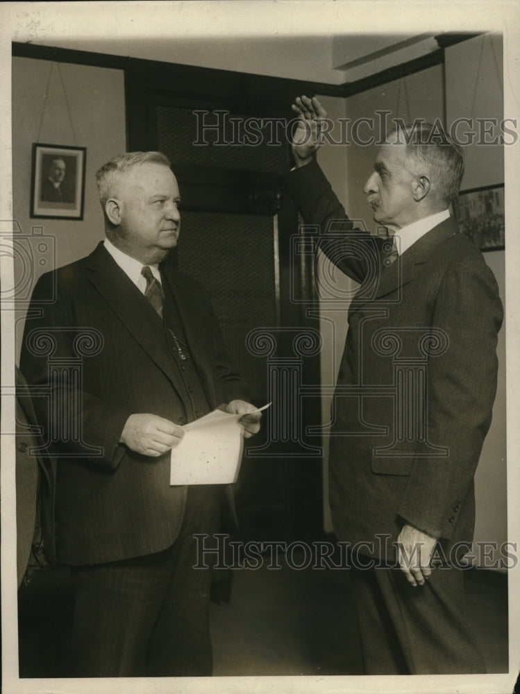 Load image into Gallery viewer, 1925 Press Photo GC Foster swears in Frederick Hicks GOP property custodian
