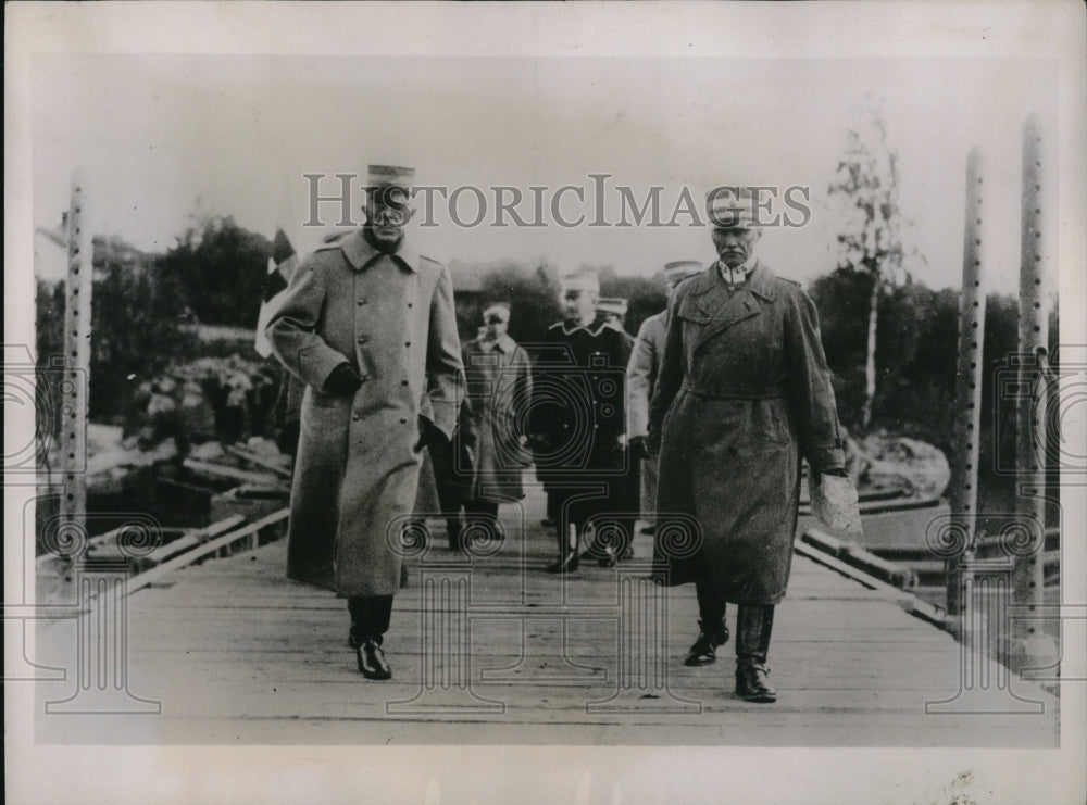 1936 Press Photo King Gustav of Sweden Gen Nygrem at Gavla