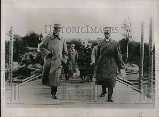 1936 Press Photo King Gustav of Sweden Gen Nygrem at Gavla