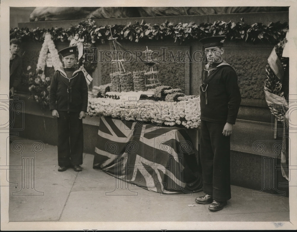1929 Press Photo Trafalgar Day at Nelson's Column memorial in London