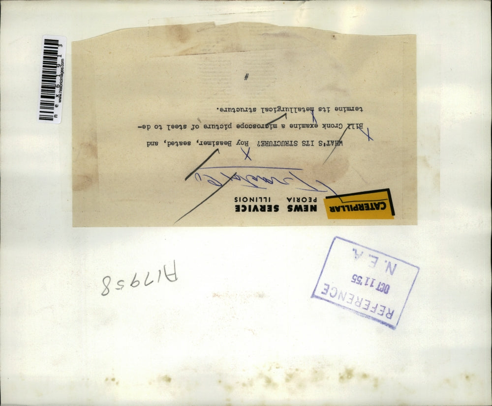 1955 Press Photo Caterpillar Co Roy Beasimer & Bill Cronk examine steel