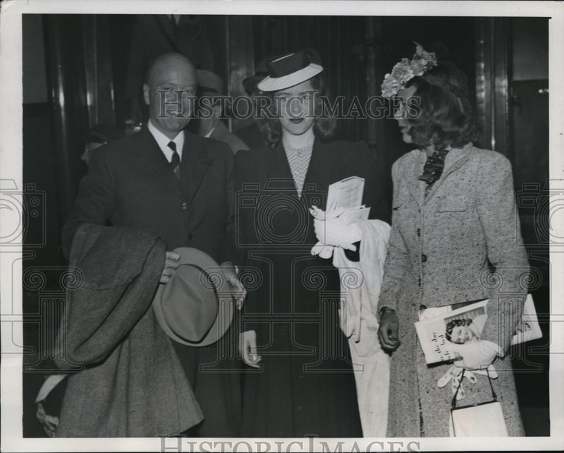 Load image into Gallery viewer, 1939 Press Photo William Bullitt US Ambassador to France and Frances Kingsford
