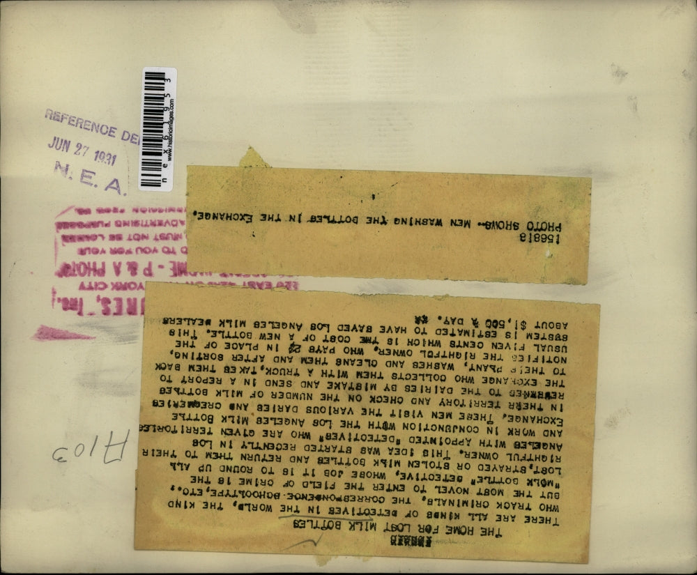 1931 Press Photo Men washing bottles atmilk bottling facilty