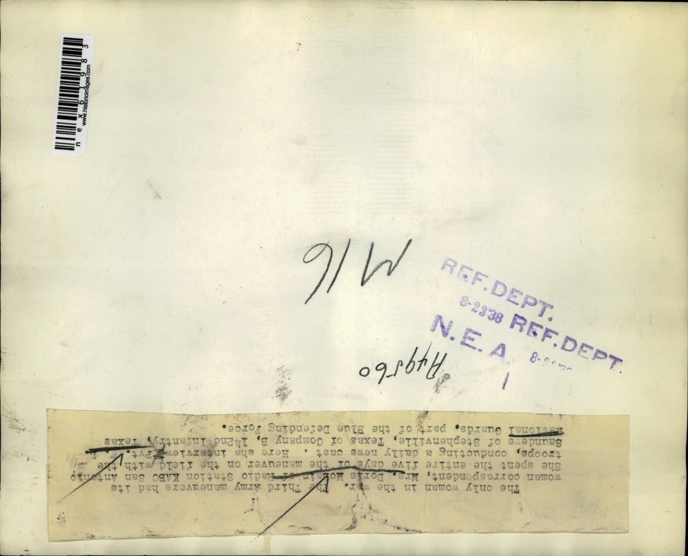 1938 Press Photo KABC Correspondent Doris McLain Interview Private W.L. Saunders