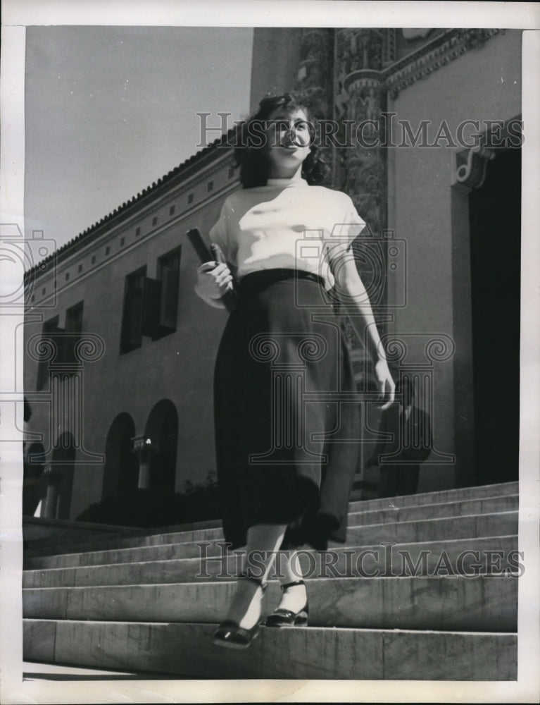 1948 Press Photo Emilia Porrata at Franklin Delano Roosevelt Memorial Tower