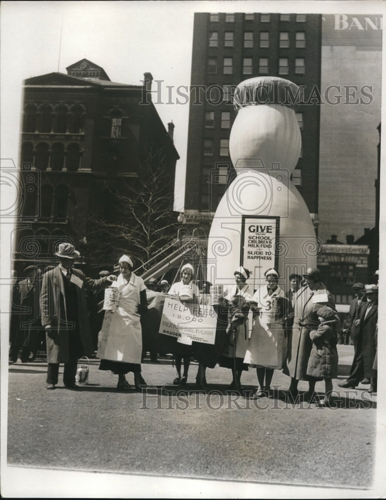 1932 Press Photo Milkmaids aid Cleveland Milk Fund to raise money