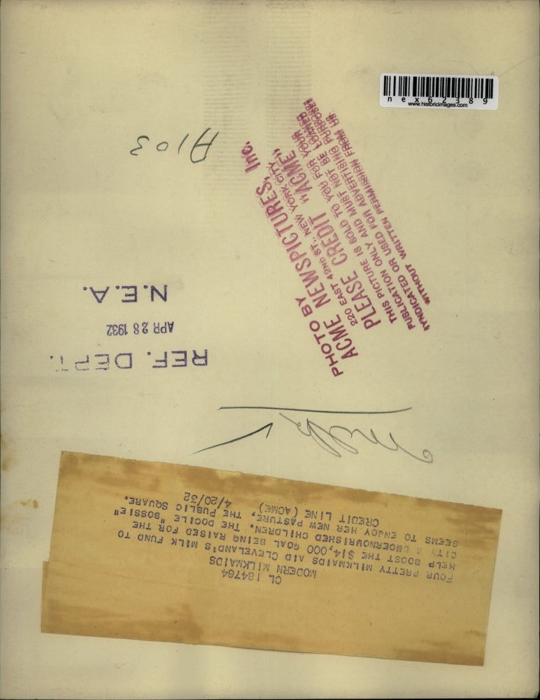 1932 Press Photo Milkmaids aid Cleveland Milk Fund to raise money