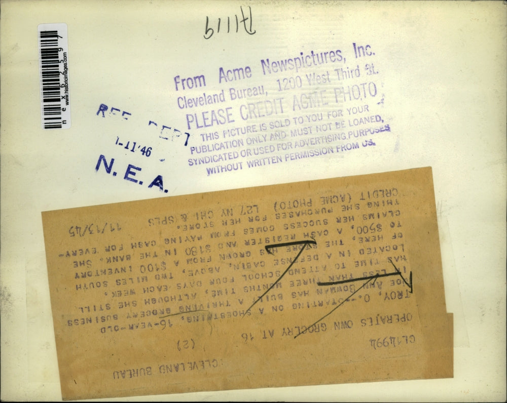 1945 Press Photo Age 16 Joe Ann Bowman's Grocery Store, Troy Ohio