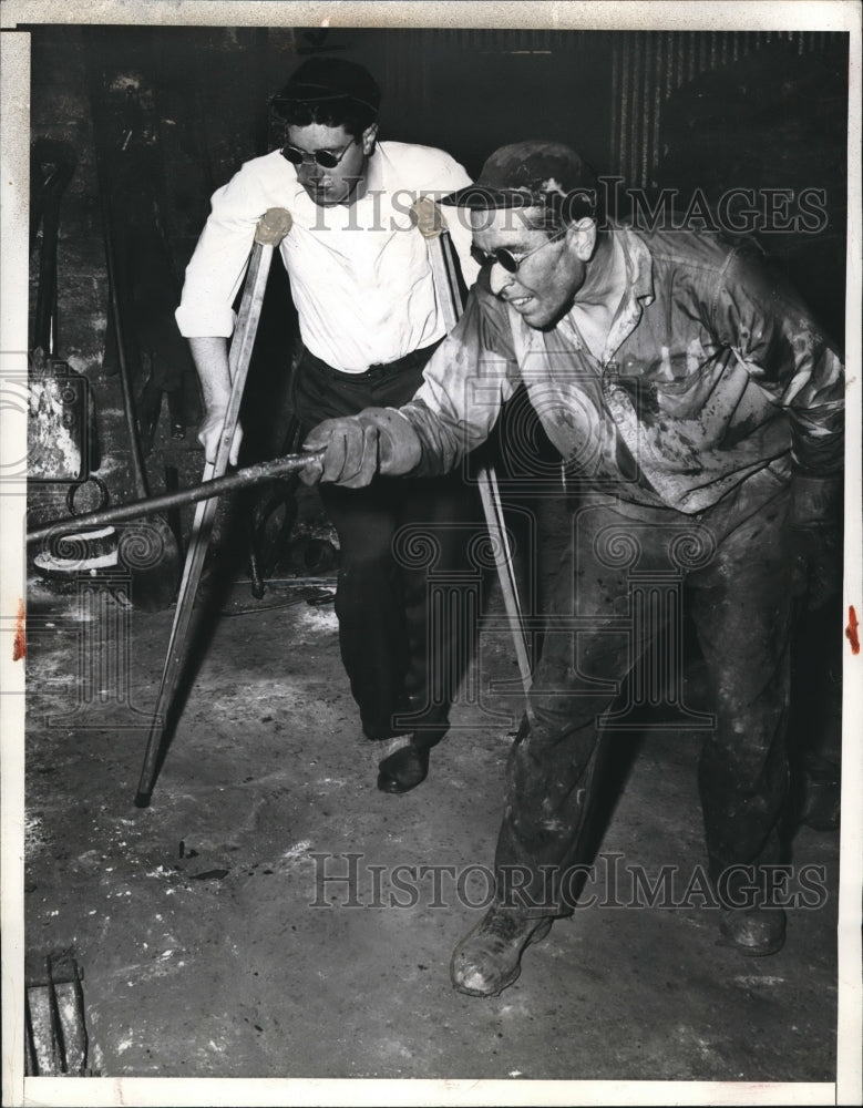 1942 Press Photo Los Angeles, Warren Williams, Welder Steel Foundry