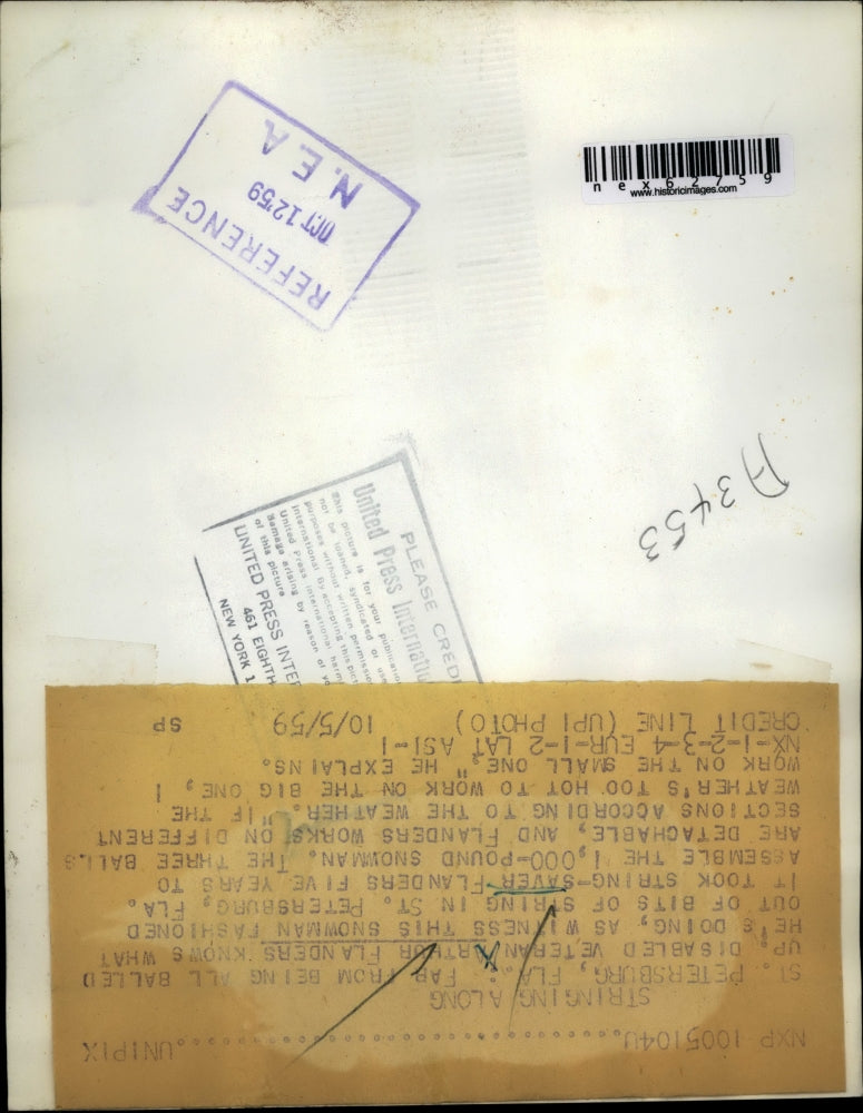 1959 Press Photo Arthur Flanders & String Snowman, St. Petersburg Florida