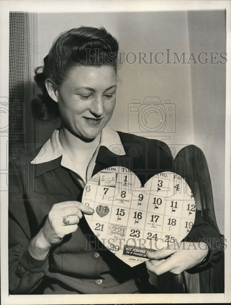 1944 Press Photo Fort Worth Texas Mrs Day with Valentine on her birthday- Historic Images