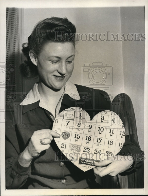 1944 Press Photo Fort Worth Texas Mrs Day with Valentine on her birthd ...
