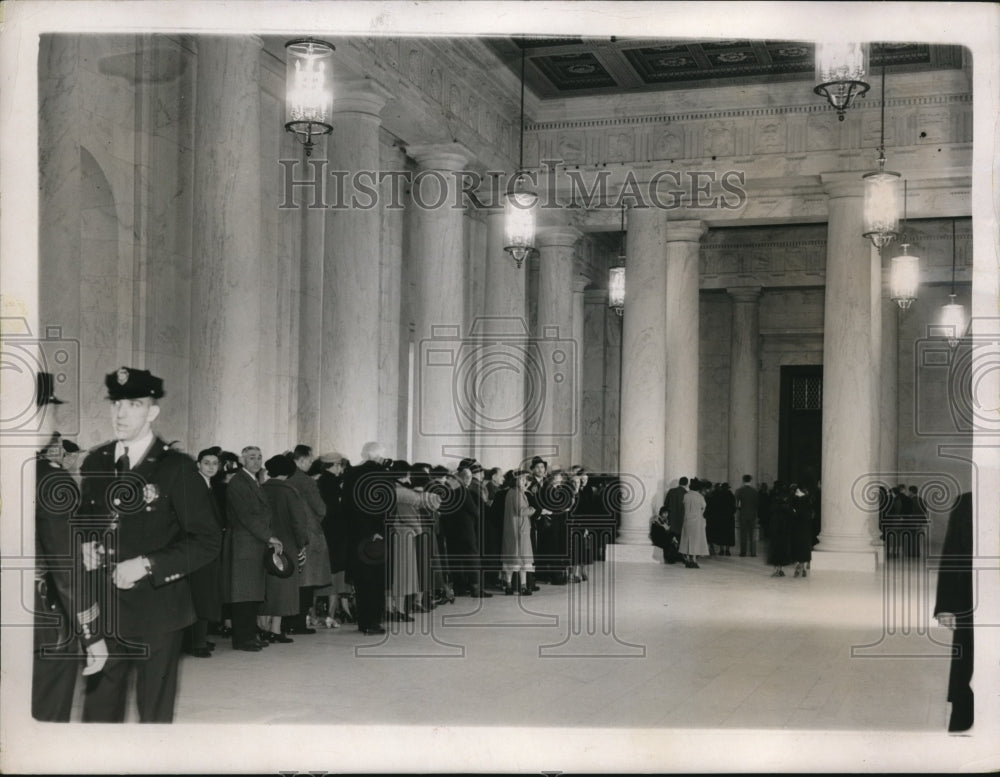 1937 Press Photo US Supreme Court crowds at Wagner Labor Relations case