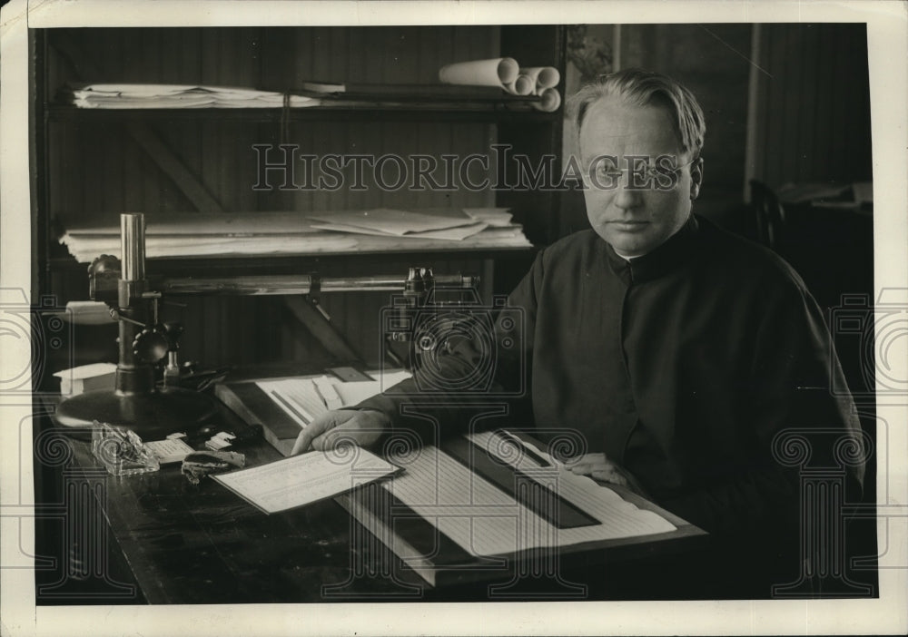 1930 Press Photo The Rev Father FW Schon at George Wash University