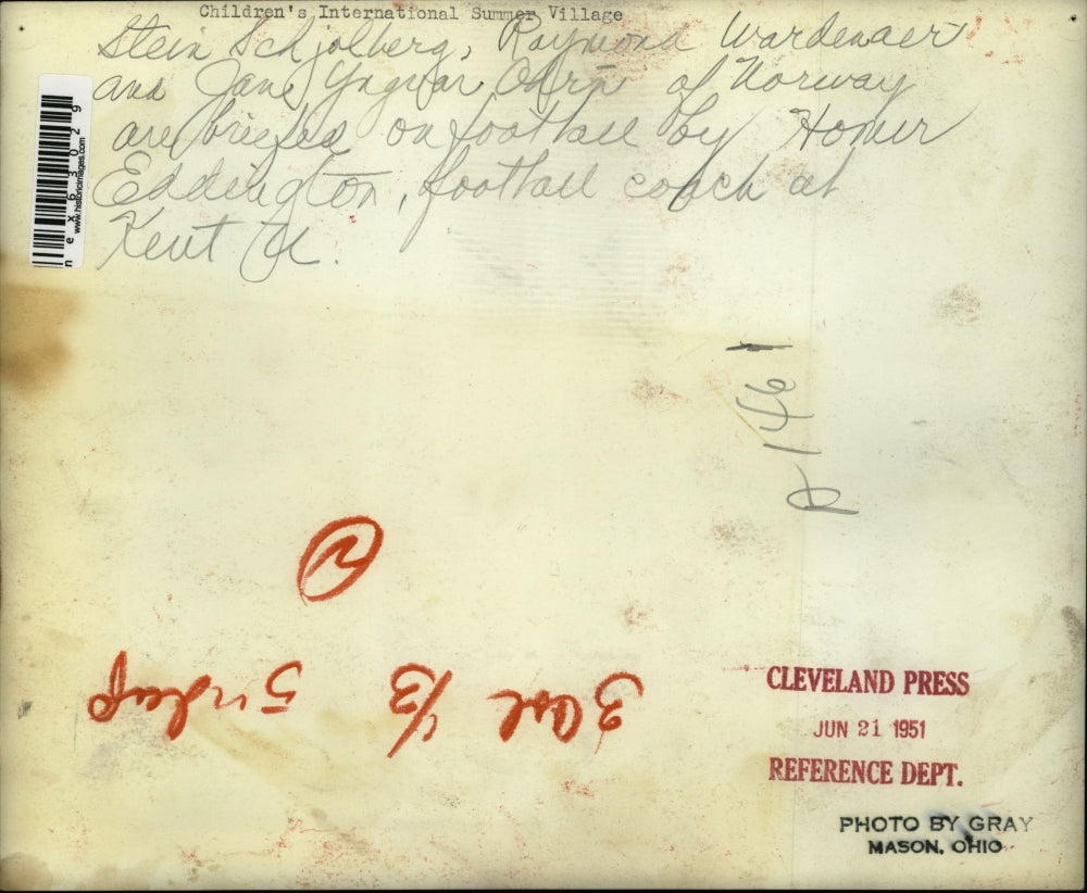 1951 Press Photo Childrens International Su,,er village Stein Schjalnerg & kids