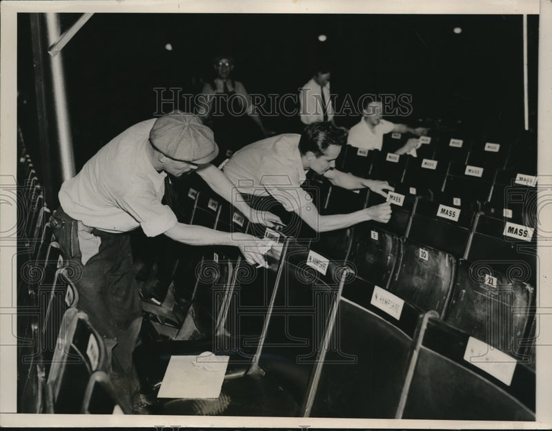 Load image into Gallery viewer, 1936 Press Photo Last Minute Preparations For The Republican Convention
