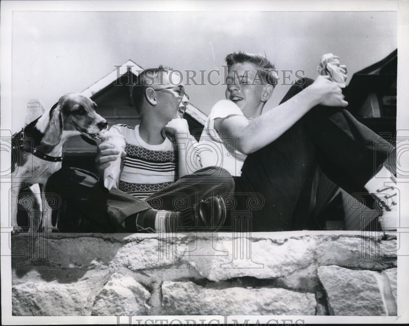 Load image into Gallery viewer, 1958 Press Photo Jim Bob Ward with older brother Walter
