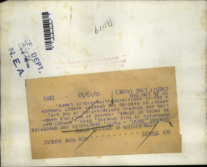 Load image into Gallery viewer, 1945 Press Photo Spokane Wash germ killer mechanism at a grocery store
