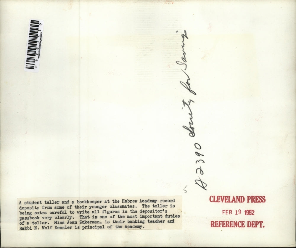 1952 Press Photo Hebrew Academy. Jean Zuckerman teacher & class learns banking