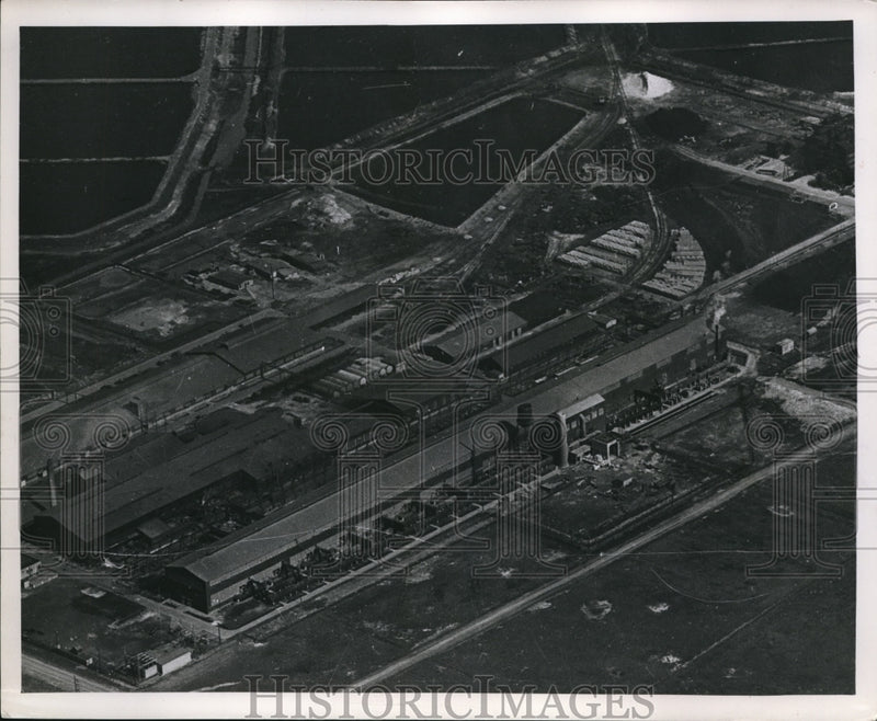 Load image into Gallery viewer, 1956 Press Photo Longhorn Tin smelter at Texas City Texas
