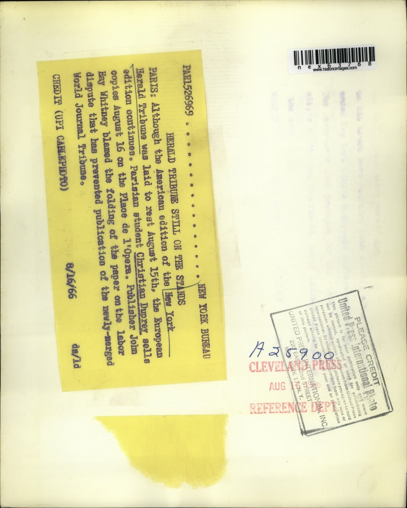 1966 Press Photo Paris France NY Herald Tribune t shirt on C Duprey