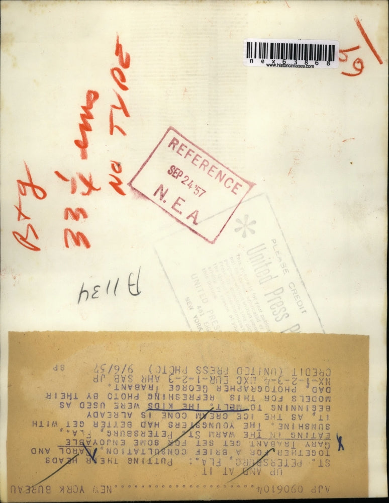 1957 Press Photo Carol and Gary Trabant Eat Ice Cream Cone St Petersburg Florida