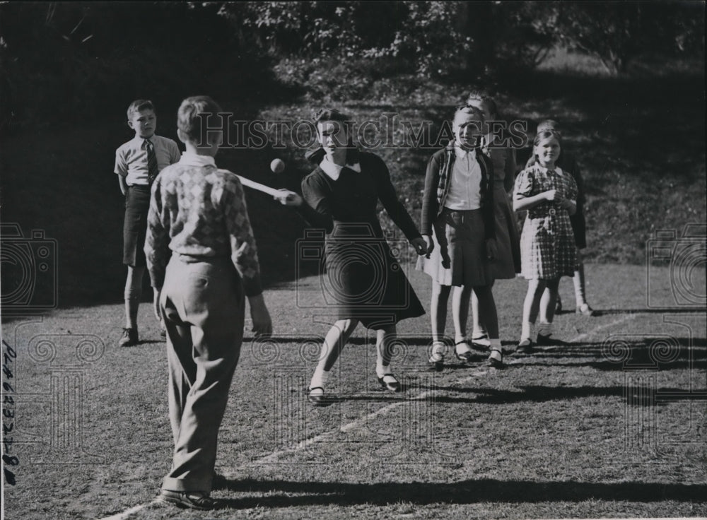1941 Press Photo Withington Gloucester England Soviet kids enjoy play time
