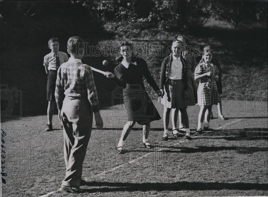 1941 Press Photo Withington Gloucester England Soviet kids enjoy play time