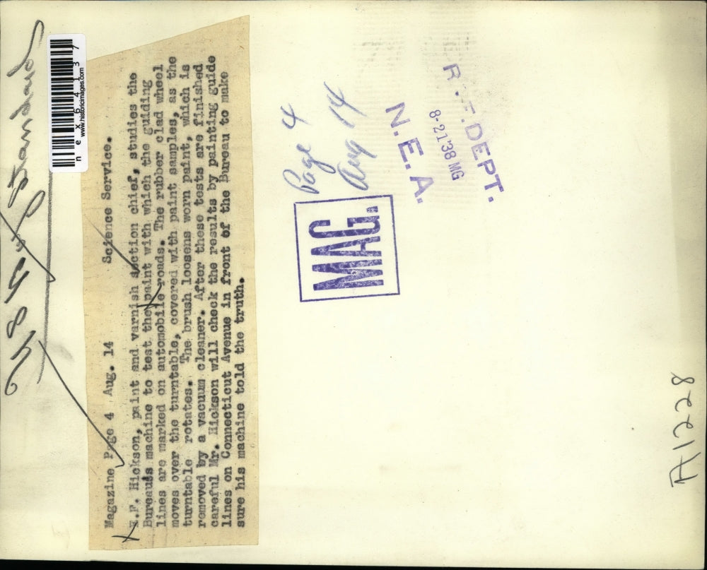 1938 Press Photo WF Hickson at paint testing machine at Bureau of Standards