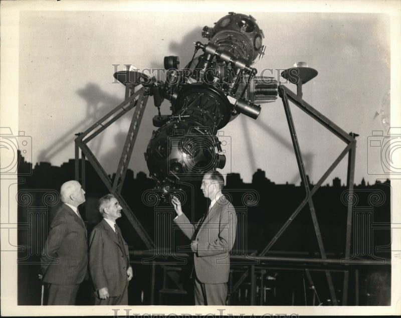 Load image into Gallery viewer, 1933 Press Photo Philadelphia Pa Moses Fels, Dr H McClenahan, Prof J Stockley
