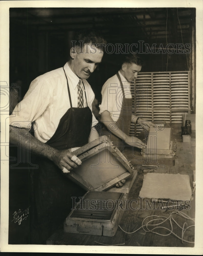 Load image into Gallery viewer, 1929 Press Photo Workers Assembling Kyle Condenser Speaker
