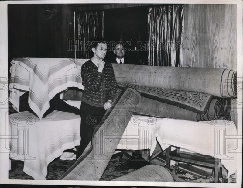 Load image into Gallery viewer, 1937 Press Photo Detroit Hotel strike was settled less than 1 day

