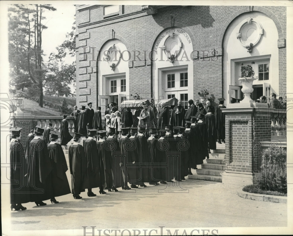 1934 Press Photo Cardinal Hayes At Mount St. Vincent Commencement - nex64577
