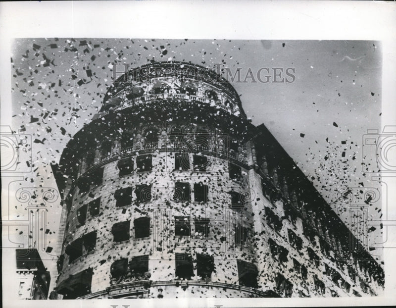 Load image into Gallery viewer, 1946 Press Photo Buenos Aires Argentina election eve celebrations at Bank of Bos
