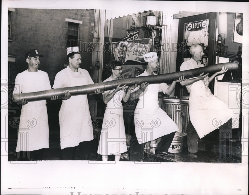 1953 Press Photo Chefs with 12 foot of Bologna sausage in Cinncinati Ohio