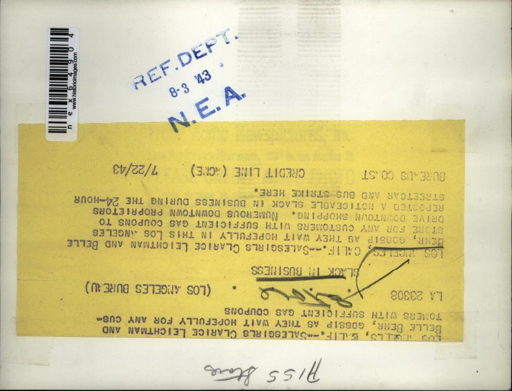 1943 Press Photo LA Calif salesgirls Clarice Leichtman, Belle Behr slow busines