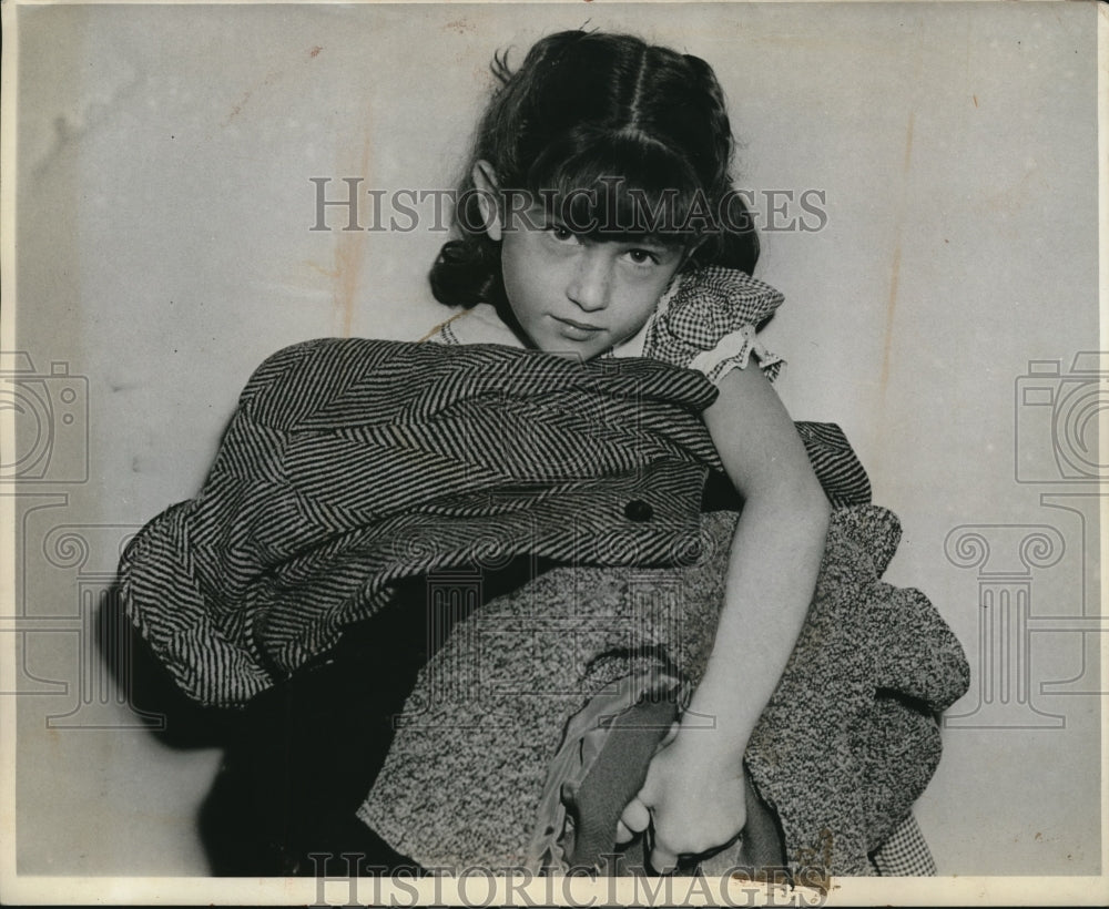 1944 Press Photo Joan Rylander age 6 at Natl HQ of American Relief for Italy