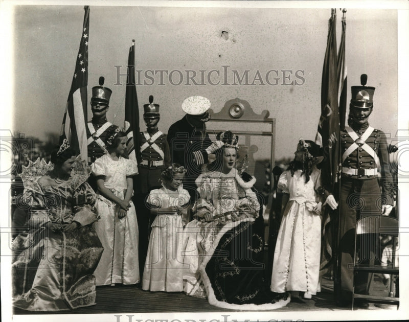 Load image into Gallery viewer, 1937 Press Photo Queen Shenandoan,Gretchen B. Thomson of New Orleans
