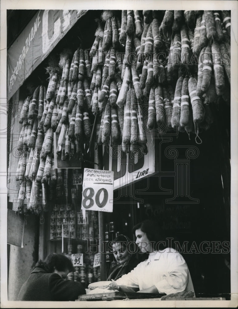1959 Press Photo Aromatic Salami occupies the place in Roman Store