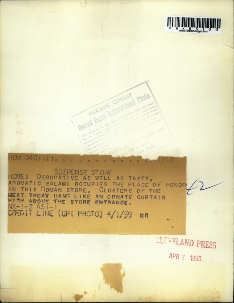 1959 Press Photo Aromatic Salami occupies the place in Roman Store