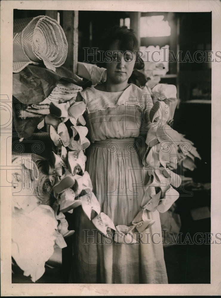 1921 Press Photo Woman & soft fabric for making baby shoes
