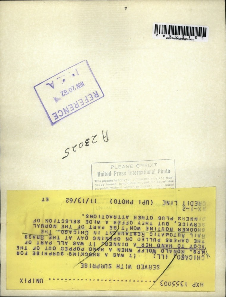 1962 Press Photo Chicago Mrs Ronald Wolff at Brass Rail Auto Restrauant