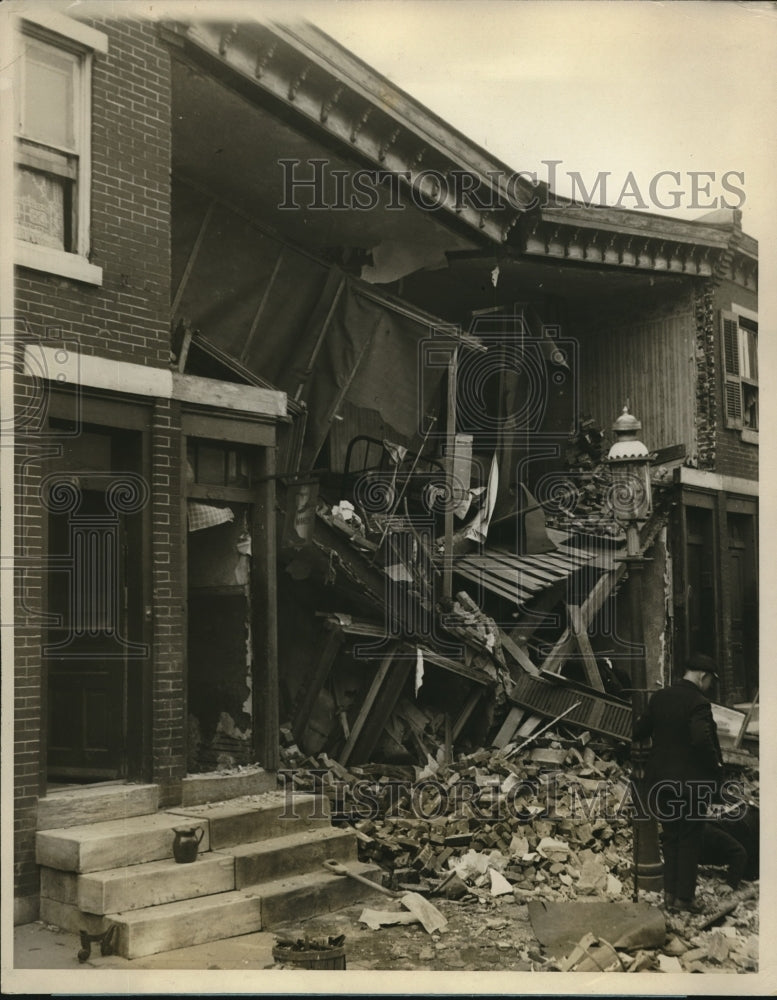 1927 Press Photo Watkins Street Philadelphia Pa. building collapse