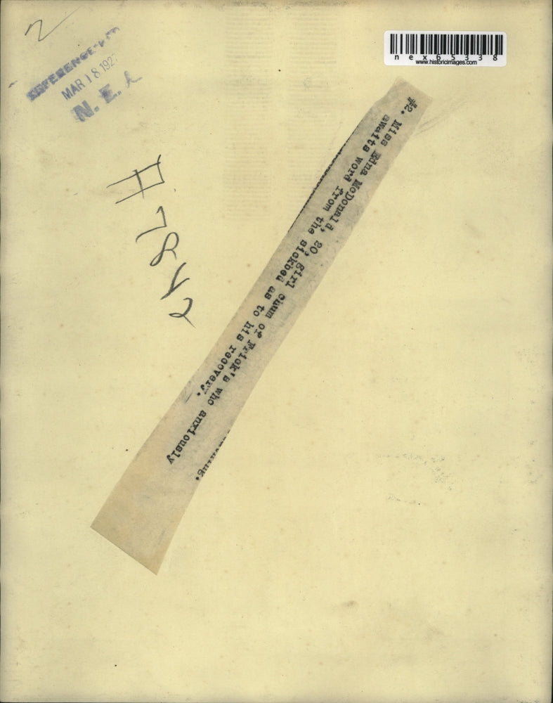 1927 Press Photo Edna McDonald girl chum of Frick waits word of sick friend