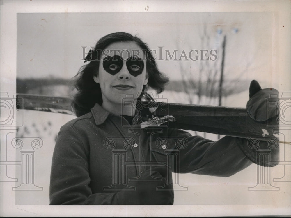 1941 Press Photo Barbara Elliott, member of Toronto Ski CLub, in Toronto,
