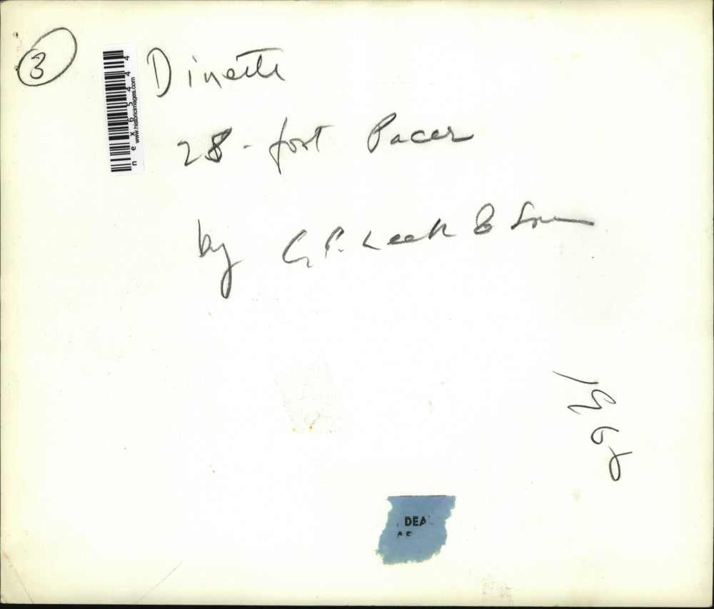 Press Photo A group of people in a boats dinette on 25 fott cabin cruiser