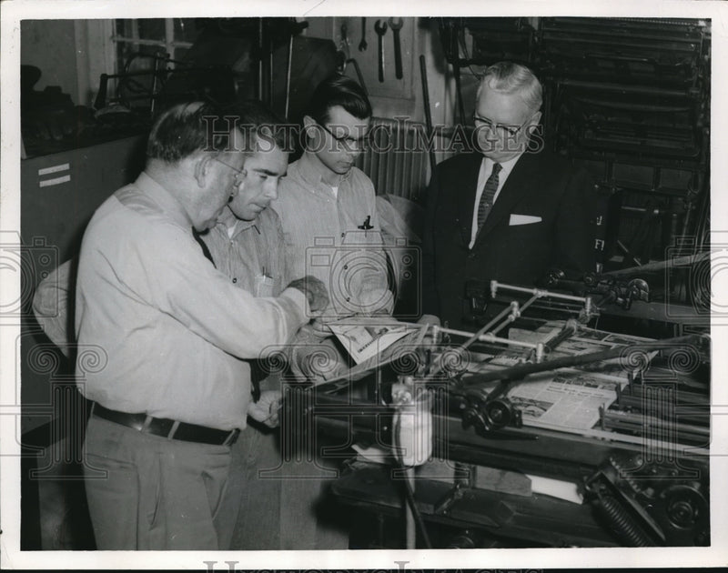 Load image into Gallery viewer, 1959 Press Photo L-R John File,Lewis Bundy,David Saunders &amp; Warden Ross Randolph
